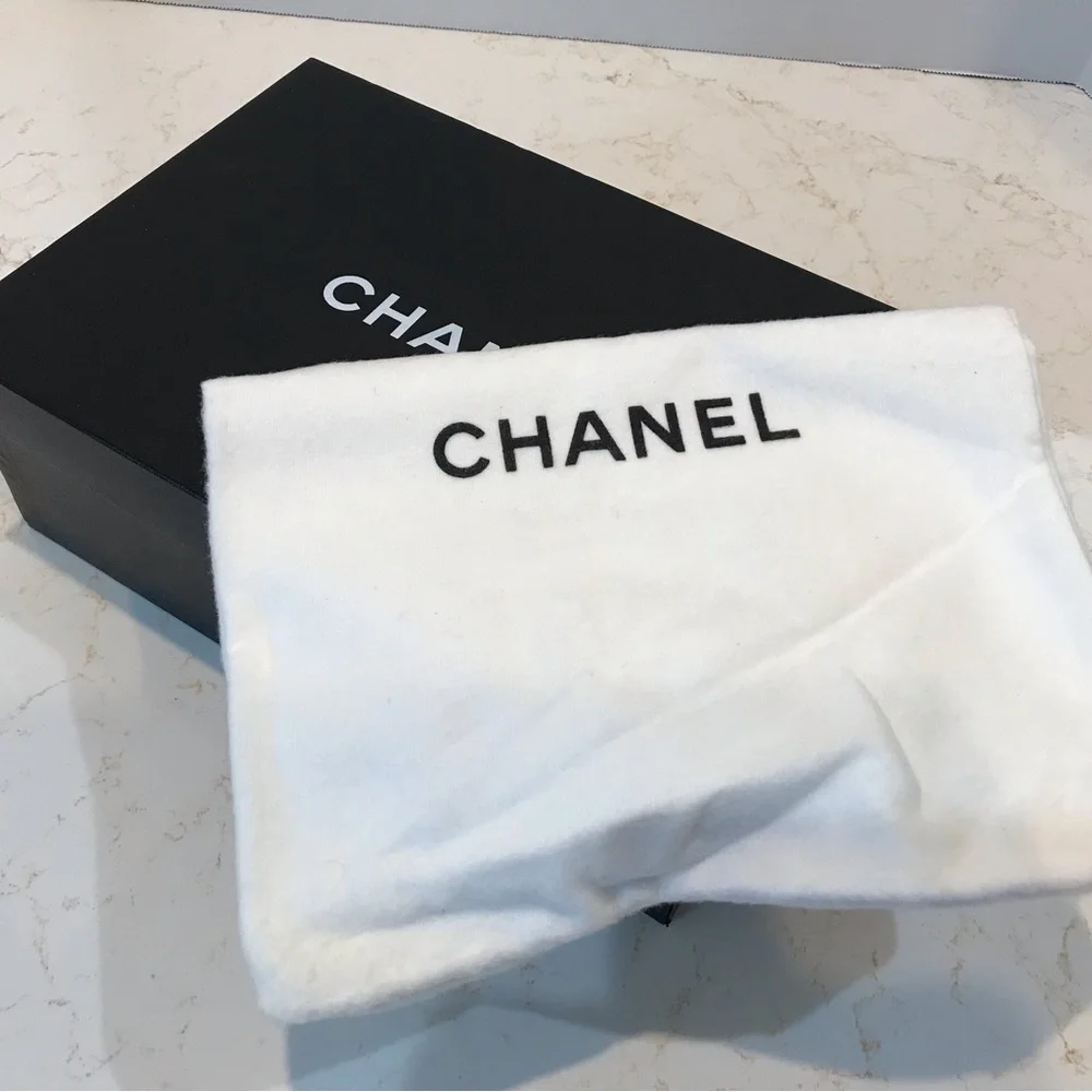 CHANEL Two-Tone Black and White Heels - Picture 10 of 12